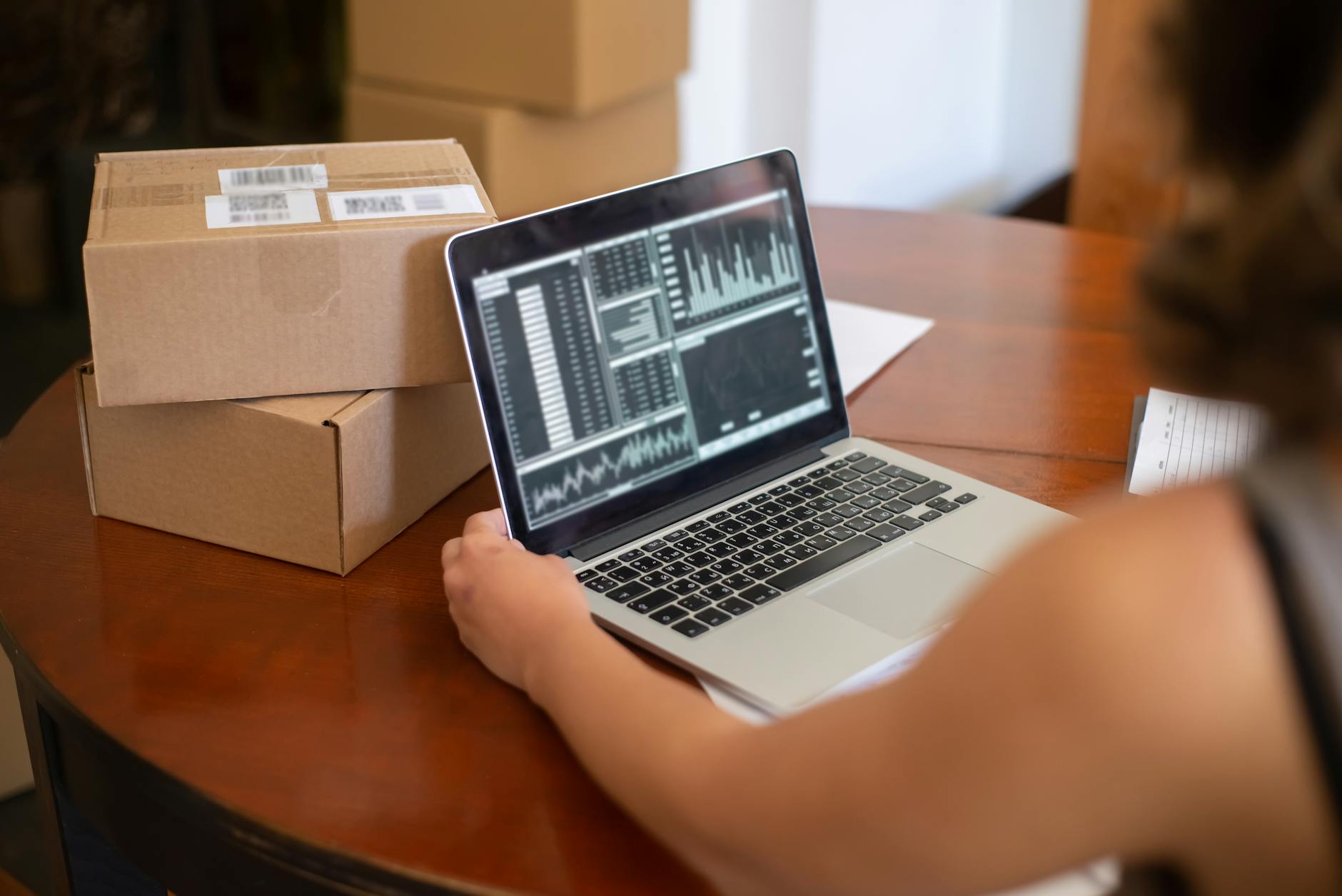 AI vs traditional inventory forecasting methods for WooCommerce dashboard