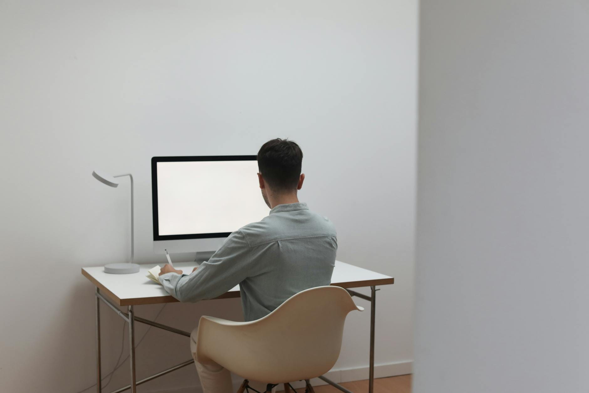 WordPress theme setup frustration vs fast launch with guided wizard