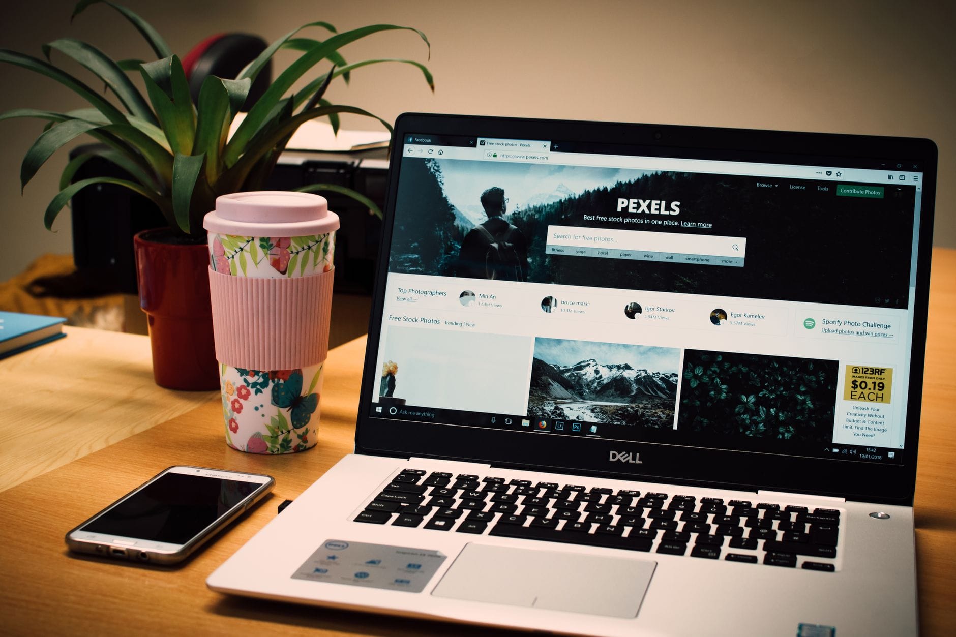 Immersa Builder review – modern WordPress website on laptop
